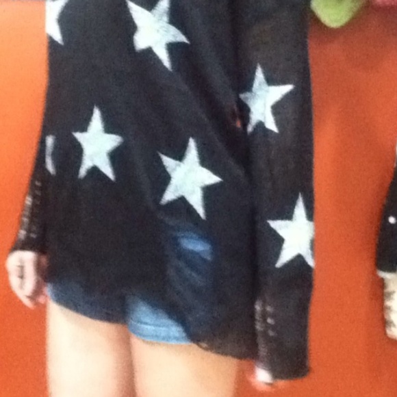 Torn Star Sweater - Picture 4 of 4